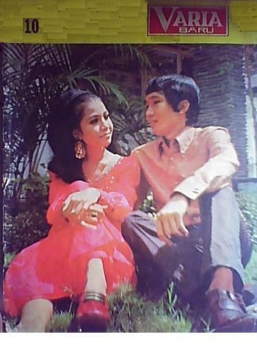 Photo tahun 1970 dari penyanyi Lily Syarief dan kakaknya
