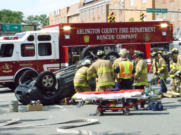 car accident this morning around 9:00 AM on Washington Boulevard & North Glebe Road in Arlington VA