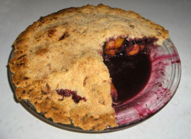 Elderberry and apple pie