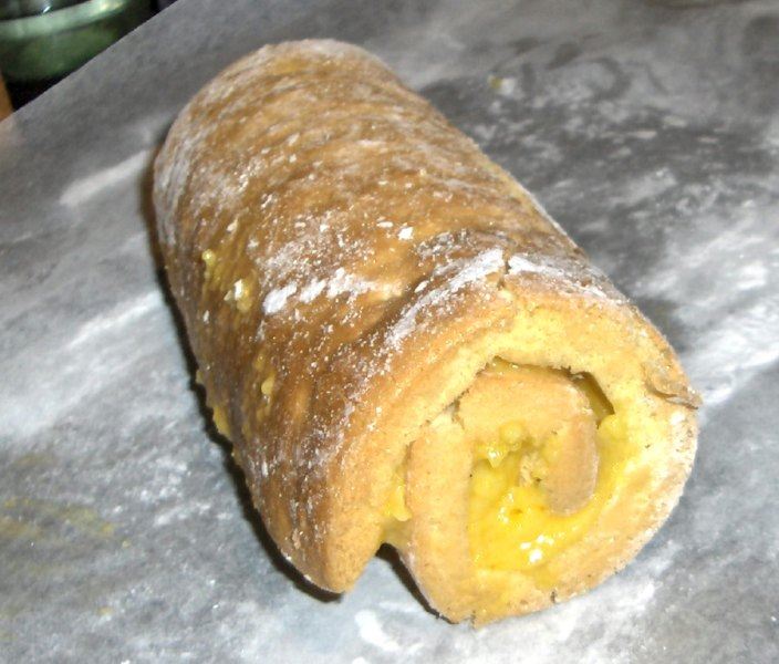 Lemon curd Swiss roll