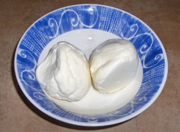 Home-made mozzarella